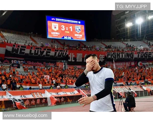 足球场上的哨牙传奇球星是谁 他为何成为球迷心中的焦点人物