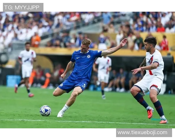 足球巨星炫技连环转场展现速度与激情的视觉盛宴